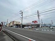 スーパー「ぎゅーとらラブリー津神戸店まで406m」