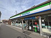 コンビニ「ファミリーマート近鉄津新町駅前店まで228m」