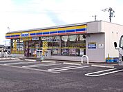 コンビニ「ミニストップまで900m」