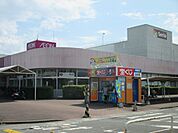 ショッピング施設「イオン久居店まで593m」