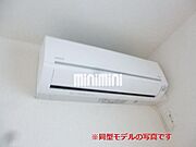 写真は同型モデルの物です。色等が違う場合がございます。