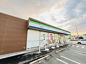 コンビニ「ファミリーマート津藤枝東店まで738m」