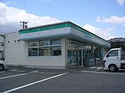 コンビニ「ファミリーマートまで220m」