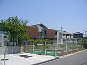 幼稚園、保育園「サラナ保育園まで220m」