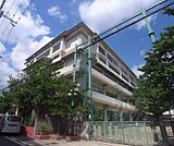 御所南小学校まで700m