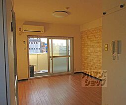 京都市営烏丸線 くいな橋駅 徒歩6分の賃貸マンション 3階1Kのリビング/ダイニング