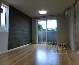 京福電気鉄道北野線 宇多野駅 徒歩4分の賃貸アパート 1階2LDKのリビング/ダイニング