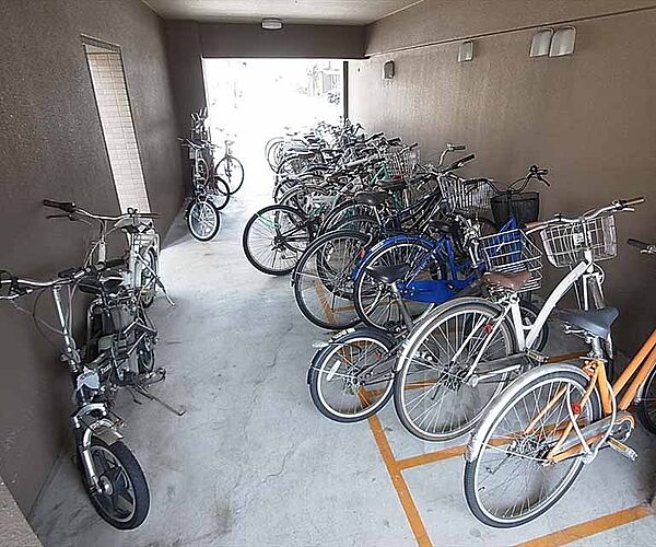 画像22:駐輪場は自転車か原付の何れか1台