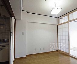 京都市営烏丸線 北大路駅 徒歩22分の賃貸マンション 4階2Kのリビング/ダイニング