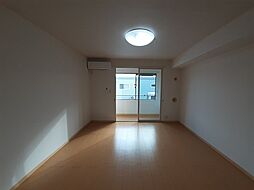 ヴィラモ−ドグリ−ン 103 1階ワンルームのリビング/ダイニング