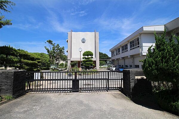 画像10:下関市立川中西小学校（901m）