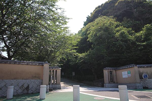 画像23:下関市立長府中学校（932m）