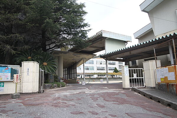 画像18:下関市立養治小学校（1575m）