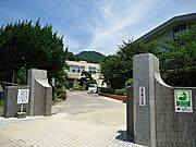 勝山小学校まで900m