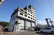 銀行「四国銀行徳島中央支店まで303m」