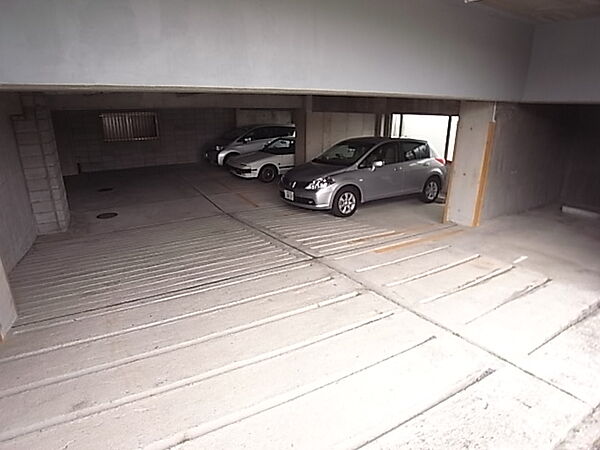 画像21:駐車場