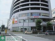 パークアベニュー 徒歩3分。ショッピングセンター 200m