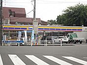 ミニストップ子安町店 160m