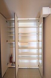 たくさん収納できるシューズボックス