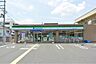 周辺：ファミリーマート 枚方御殿山駅前店（633m）