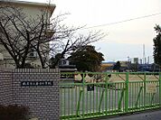 枚方市立春日小学校（1002m）