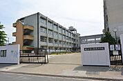 枚方市立長尾中学校（542m）