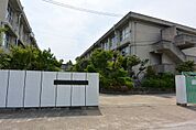 枚方市立津田南小学校（734m）