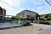 交野市立郡津小学校（418m）