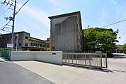 交野市立第三中学校（107m）