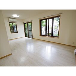 サンハウスＤ棟 4LDKのリビング/ダイニング