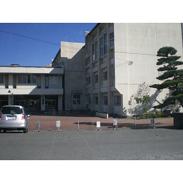 画像24:中学校「飯田市立高陵中学校まで1653ｍ」