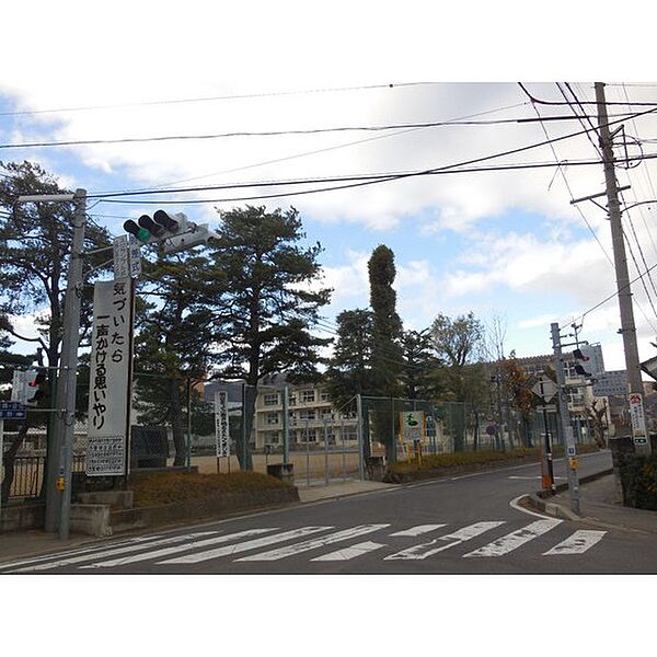 画像23:小学校「長野市立古里小学校まで1207ｍ」