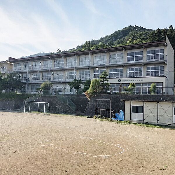 画像27:小学校「長野市立松ケ丘小学校まで1005ｍ」