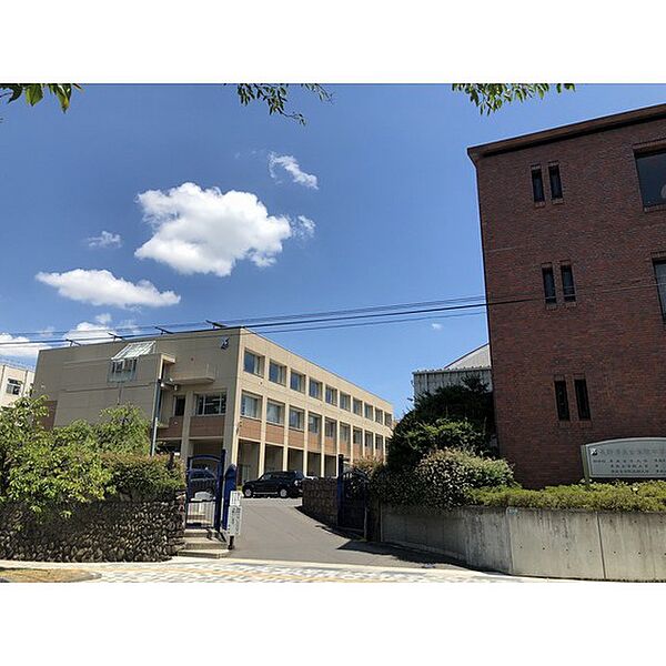 画像30:高校・高専「私立長野清泉女学院高校まで2498ｍ」