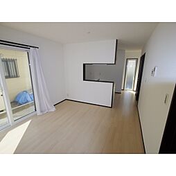 ロイヤル芳川 3LDKのリビング/ダイニング