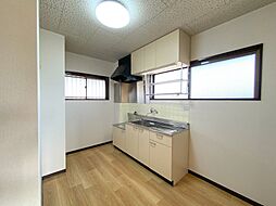 ハイツ千栄II 3階2DKのリビング/ダイニング