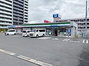 ファミリーマート近江八幡鷹飼町店（220m）