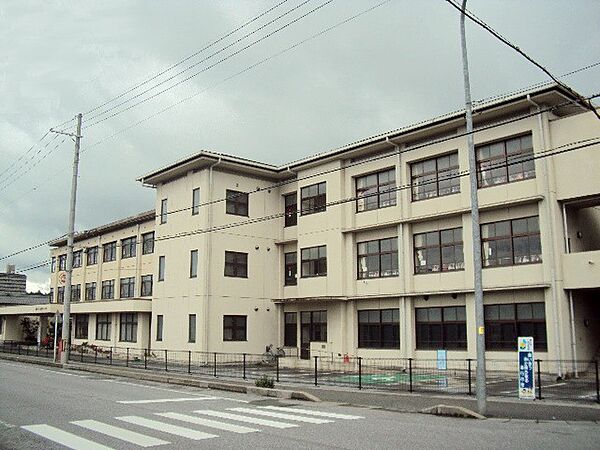 画像23:彦根市立佐和山小学校（1700m）