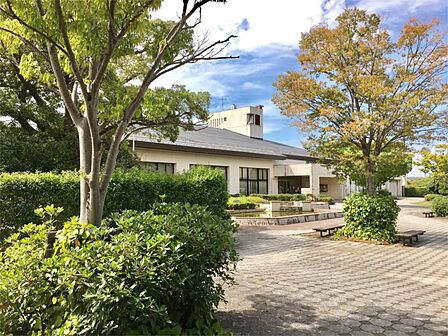 彦根市立図書館（850m）