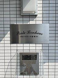 8 / 11