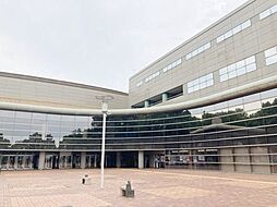 とどろきアリーナ さまざまなスポーツ大会やイベントが開催される総合体育館。バスケットボールなどの競技観戦からスポーツ教室まで幅広く利用でき、地域のスポーツ・交流の拠点となっています。 1800m