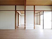優しい光と風を取り込み和める空間