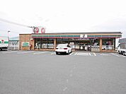 コンビニ(650m)