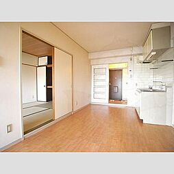 ロイヤル服部 4階3DKのリビング/ダイニング