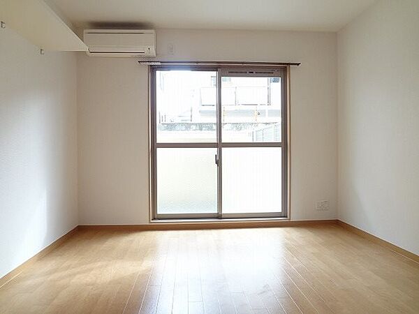 画像5:別部屋のお写真です。5階はロフト付きのお部屋になります。