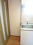 キッチン横に冷蔵庫が置けます