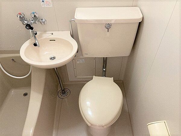画像3:ユニットバスのトイレです