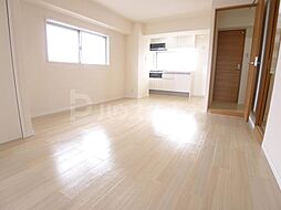 第一スカイハイツ足立 603 6階2LDKのリビング/ダイニング