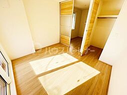 レインボー皿沼 102 1階1DKのリビング/ダイニング