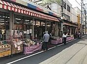株式会社十字屋商店 徒歩5分。 350m